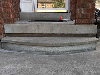 Guests Complain About Sinking Front Steps in Richmond Hill, Ontario